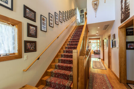 4 Entryway And Stairs