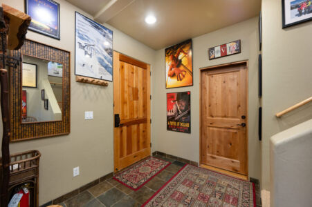 4aCoyote Bluff - Entry Way